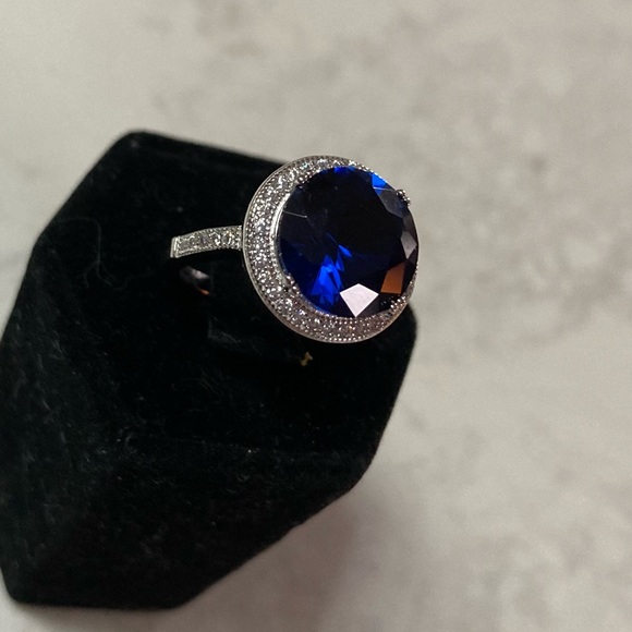 925 Silver Blue CZ Surrounded & edged with Clear CZ stones Scrolled cage Sz 7 - Picture 1 of 14